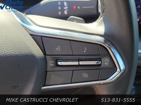 Used 2025 Chevrolet Suburban LT AWD/4WD image 13