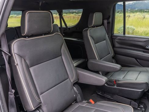 Used 2022 GMC Yukon XL SLT w/ SLT Premium Package AWD/4WD image 24