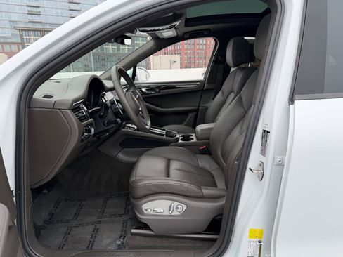 Certified 2023 Porsche Macan image 25