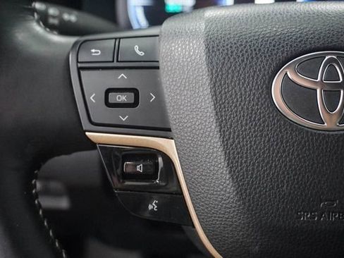 Used 2025 Toyota Crown AWD/4WD image 19