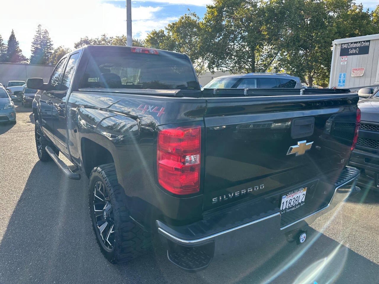 Used 2018 Chevrolet Silverado 1500 LT AWD/4WD image 9