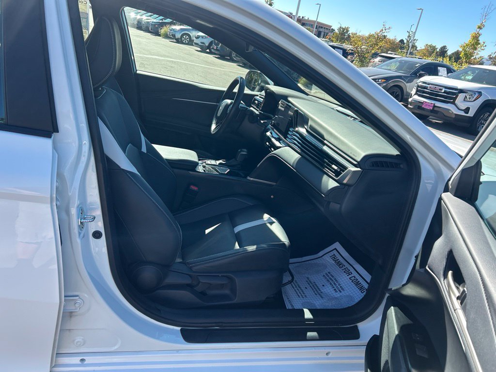 Used 2025 Toyota Camry SE FWD image 13