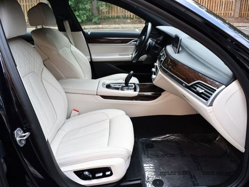 Used 2022 BMW 750i xDrive 750i xDrive w/ M Sport Package image 46