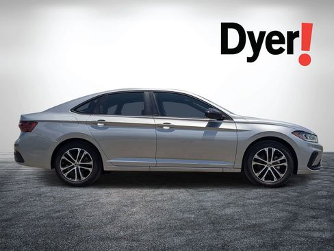 Used 2025 Volkswagen Jetta Sport FWD image 2