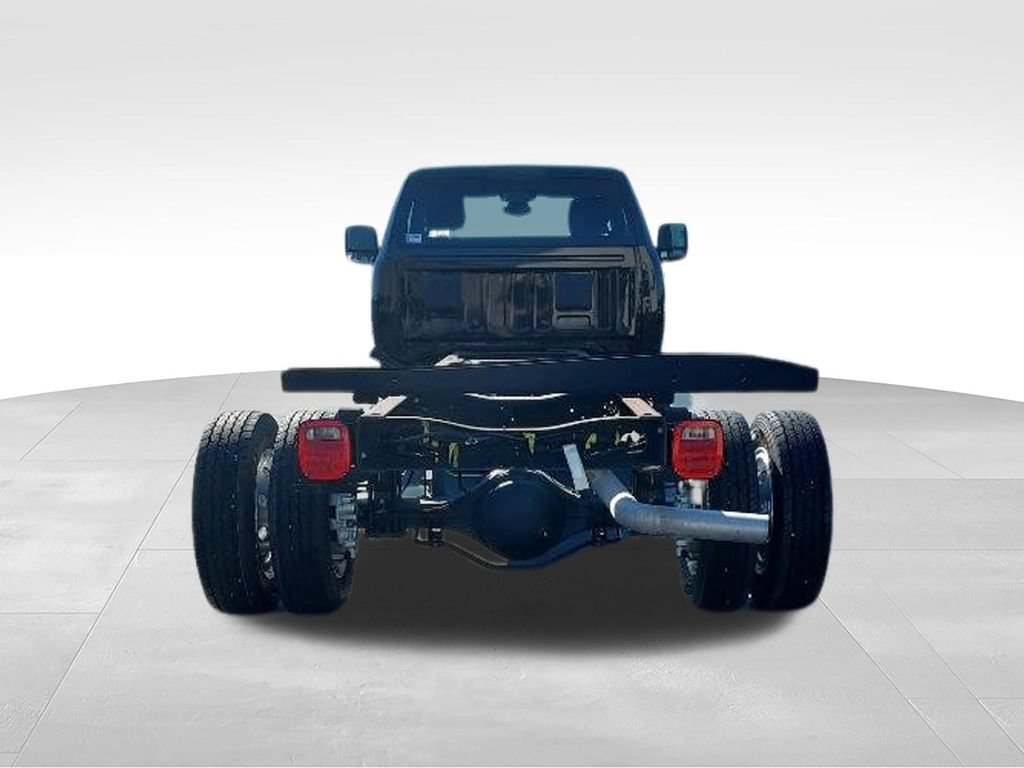 New 2024 RAM 5500 4x4 Regular Cab image 4