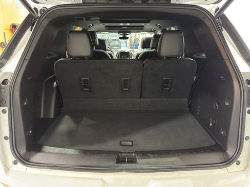 Used 2023 Chevrolet Traverse High Country image 21