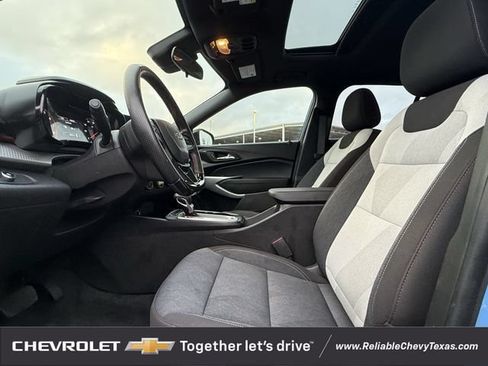Used 2024 Chevrolet Trax RS w/ Sunroof Package FWD image 27