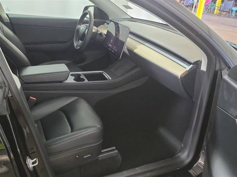 Used 2022 Tesla Model Y Long Range AWD/4WD image 8
