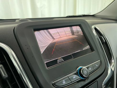 Used 2023 Chevrolet Equinox LS FWD image 12