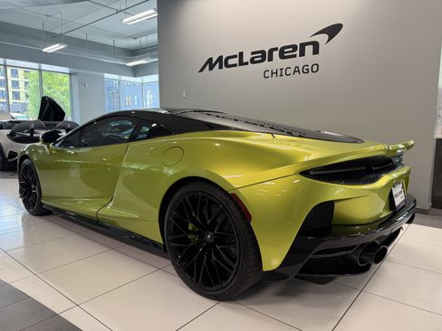 Used 2023 McLaren GT RWD image 1