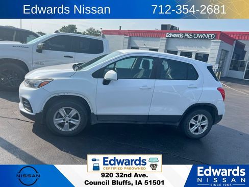 Used 2018 Chevrolet Trax LS AWD/4WD image 1