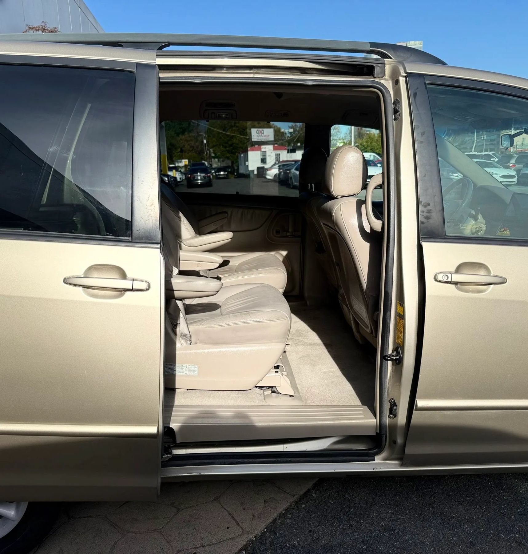 Used 2004 Toyota Sienna XLE w/ XLE Pkg 12 FWD image 28