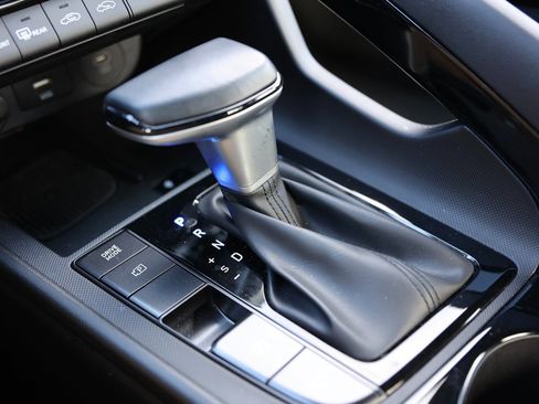 Used 2025 Hyundai Elantra SEL image 30