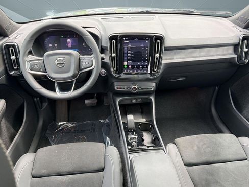 Certified 2023 Volvo XC40 B5 Plus w/ Climate Package AWD/4WD image 17