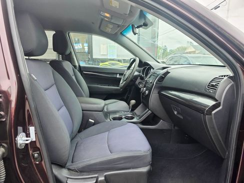 Used 2011 Kia Sorento LX image 16