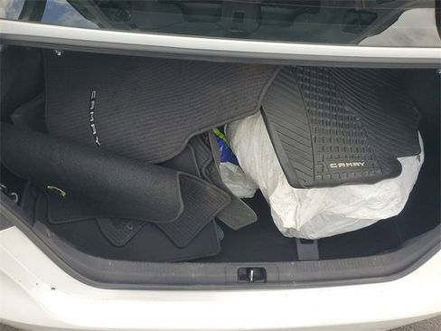 Used 2018 Toyota Camry XSE image 7