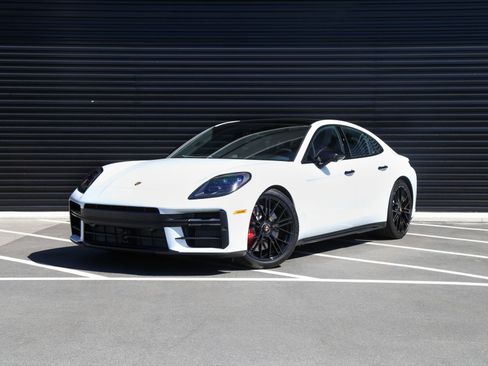 New 2026 Porsche Panamera GTS image 1