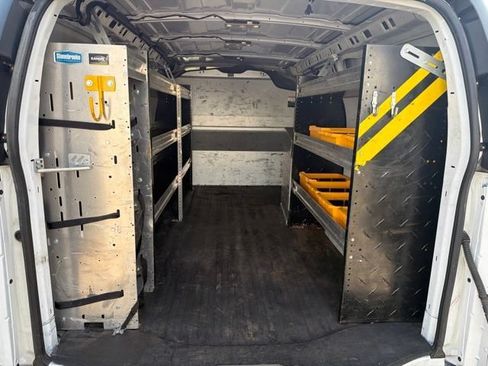 Used 2021 Chevrolet Express 3500 w/ Driver Convenience Package RWD image 16