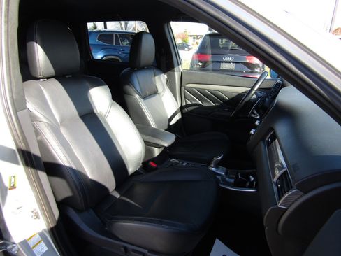 Used 2022 Mitsubishi Outlander SEL image 28