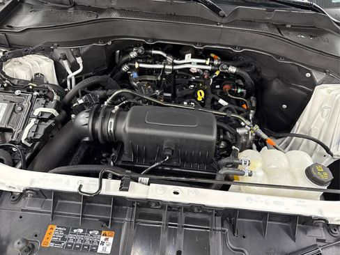 Used 2024 Ford Explorer XLT w/ Equipment Group 202A image 13