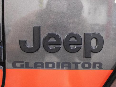 Used 2022 Jeep Gladiator Sport image 22