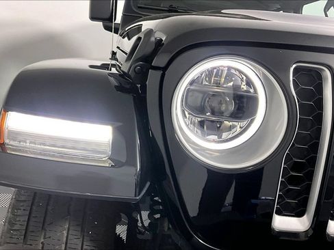 Used 2023 Jeep Wrangler Unlimited Sahara w/ Cold Weather Group AWD/4WD image 28