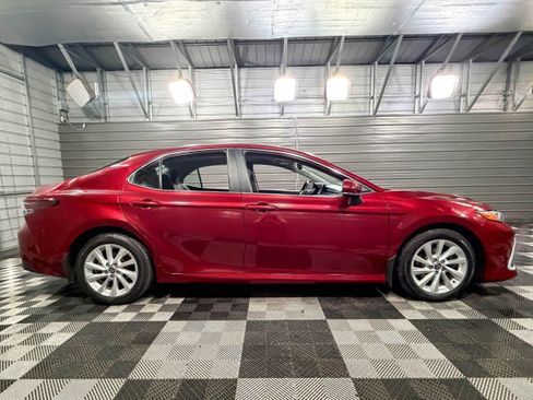 Used 2022 Toyota Camry LE image 9