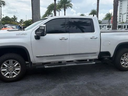 Used 2025 Chevrolet Silverado 3500 High Country w/ High Country Premium Package AWD/4WD image 2