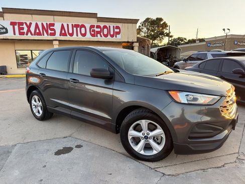 Used 2020 Ford Edge SE image 2