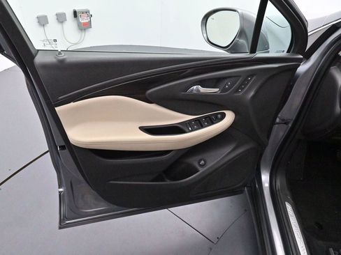 Used 2019 Buick Envision Essence FWD image 9