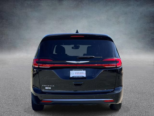 Used 2025 Chrysler Pacifica Select FWD image 3