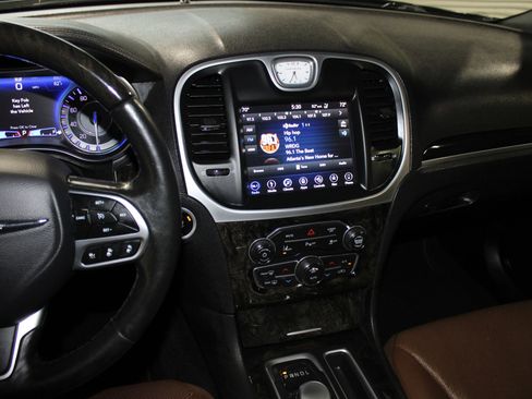 Used 2019 Chrysler 300 Limited w/ Safetytec Plus Group RWD image 19