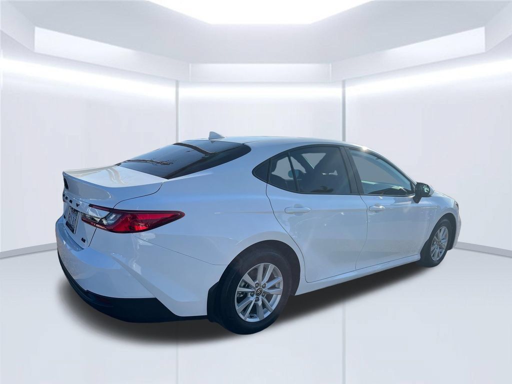 Used 2026 Toyota Camry LE w/ Convenience Package FWD image 5
