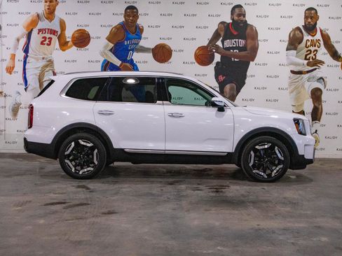 Used 2025 Kia Telluride S image 19