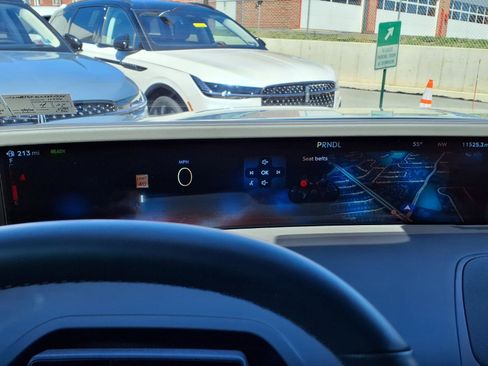 Certified 2025 Lincoln Nautilus Reserve image 17