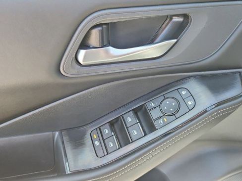 Used 2025 Nissan Rogue SV FWD image 22
