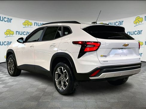 Used 2025 Chevrolet Trax LT w/ LT Convenience Package image 4