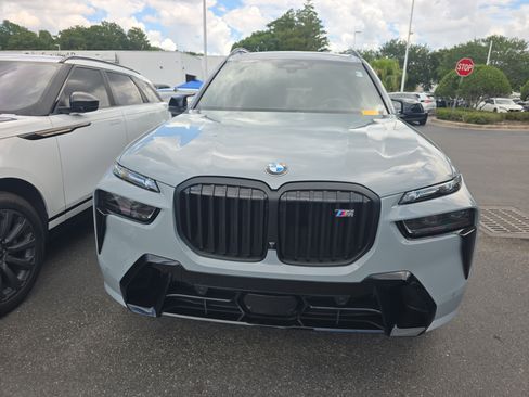 Used 2025 BMW X7 M60i AWD/4WD image 2