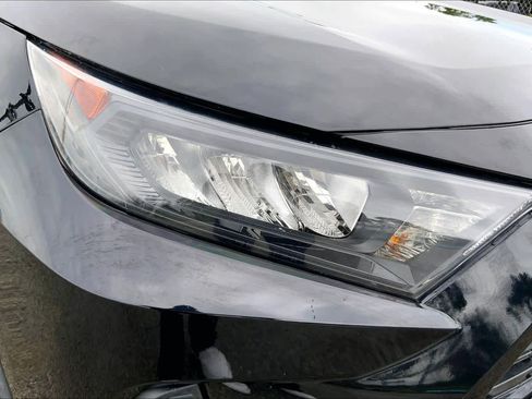 Used 2021 Toyota RAV4 LE FWD image 27