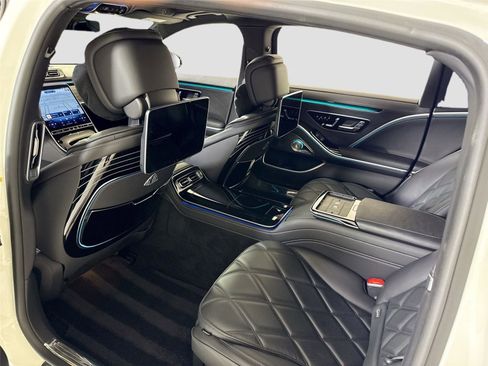 Used 2023 Mercedes-Benz Maybach S 680 4MATIC image 24