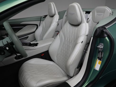 Used 2025 Aston Martin DB12 Convertible image 28