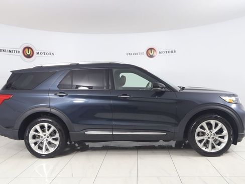Used 2022 Ford Explorer Platinum w/ Equipment Group 601A AWD/4WD image 2