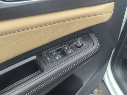 New 2026 Volkswagen Atlas Cross Sport SE image 13