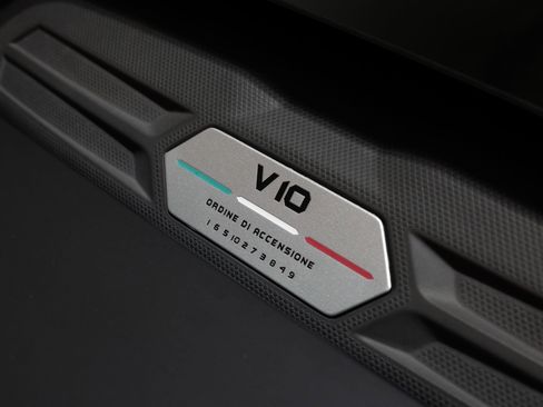 Used 2020 Lamborghini Huracan EVO image 19