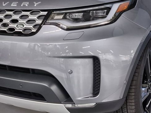 Used 2025 Land Rover Discovery S image 12