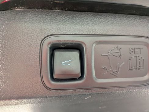 Used 2024 Ford Expedition Max XLT image 11