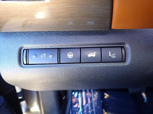 Used 2022 Nissan Pathfinder Platinum image 19