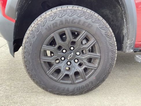 Used 2024 Chevrolet Colorado Trail Boss w/ Advanced Trailering Package image 6