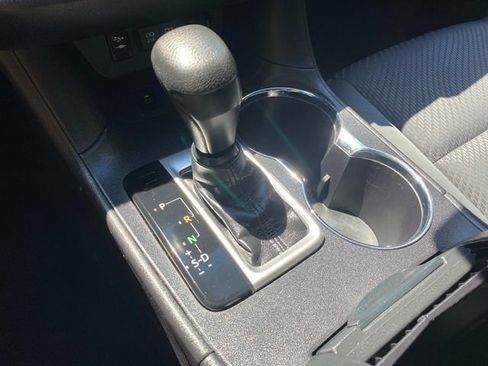 Used 2019 Toyota Highlander LE FWD image 28