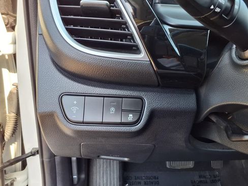 Used 2025 Kia Seltos S FWD image 16